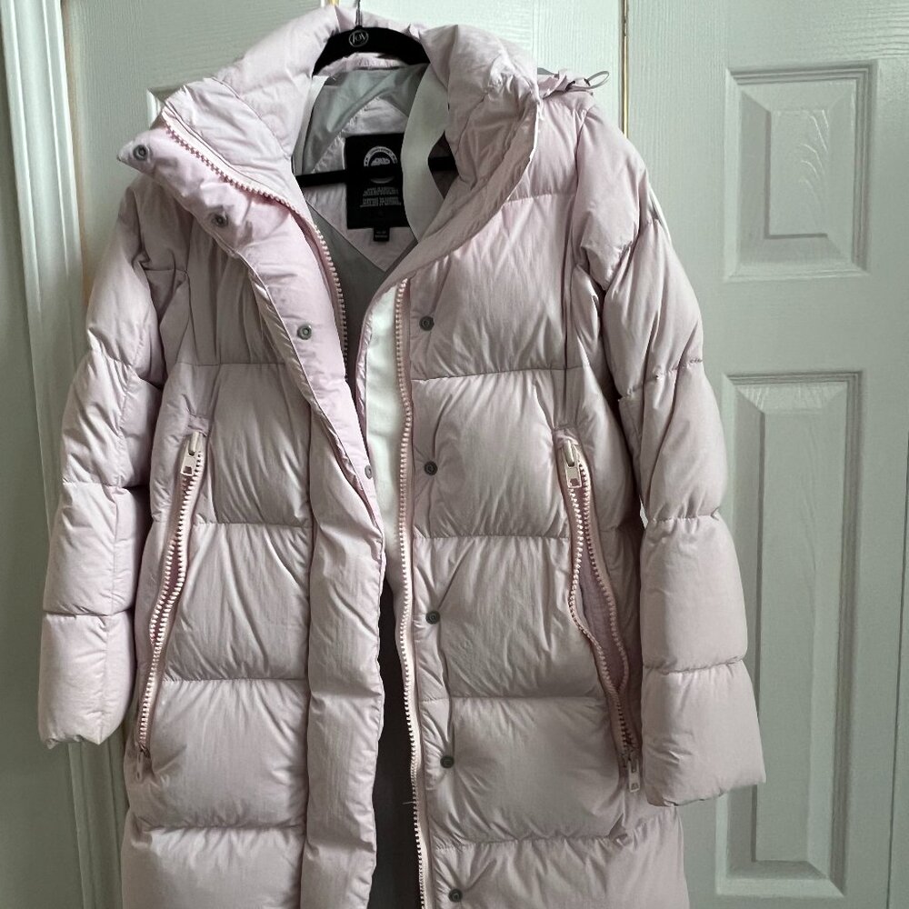 CANADA GOOSE DOWN JACKET--BRAND NEW & SUPER WARM!!